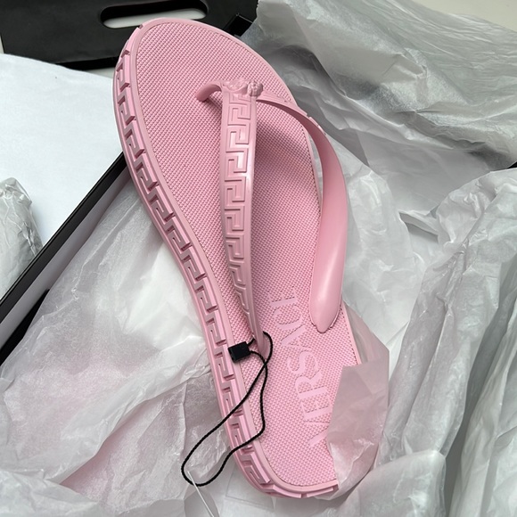 Versace - Picture 3 of 9